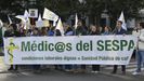 Manifestaci�n de m�dicos por las calles del centro de Oviedo coincidiendo con la cuarta de las jornadas de huelga convocadas para reclamar un estatuto marco propio que regule las condiciones laborales de su ejercicio profesional