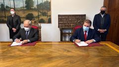 Firma del acuerdo entre los presidentes de la Diputaci�n de Lugo y de Correos