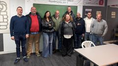El diputado Aitor Bouza (izquierda), con representantes municipales de Ortegal y Cedeira