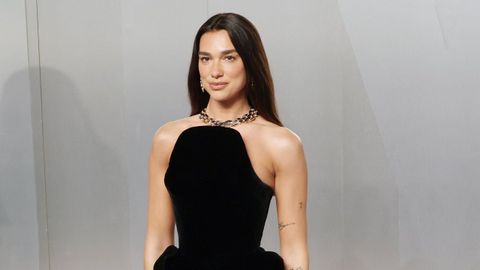 Duda Lipa durante la fiesta de Vanity Fair en los Oscars en marzo