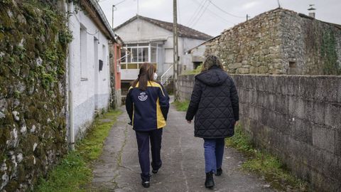 Los carteros rurales ofrecen varios servicios a los vecinos de los pueblos.