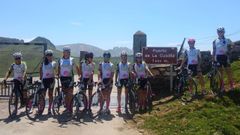 Las ciclistas, en el alto de la Cubilla, en junio