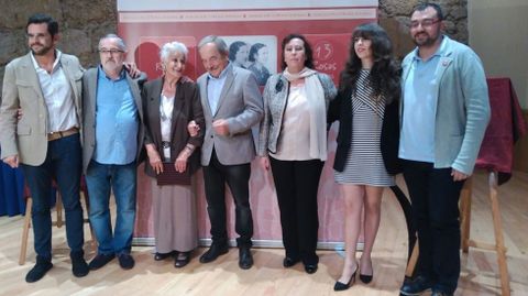 Entrega del premio Trece Rosas a Hilda Farfante