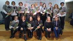 La rondalla, en el acto del s�bado, con tres excomponentes y representantes del Concello