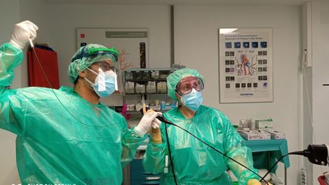 Francisco M�ndez e Iria Vidal Garc�a, m�dicos del servicio de neumolog�a del Chuac
