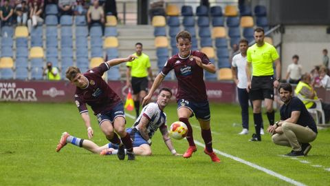 Resende controla el bal�n durante un partido en Pasar�n