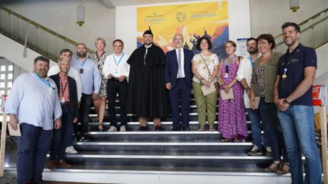 Barb�n, en un acto institucional en Lorient, ataviado con la capa de honor y la montera picona
