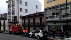 La casa que sufri� el incendio est� en pleno centro del casco urbano de Palas de Rei