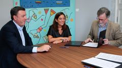 Valent�n Gonz�lez Formoso, In�s Rey y Xurxo Couto, en la firma del convenio.