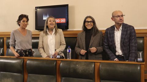 De izquierda a derecha: Marta �lvarez, Mila Castro, Mercedes Ros�n y Gonzalo Mu��os