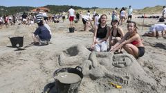 Festival de esculturas de area na praia da Lanzada
