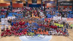 Foto de familia de la decimotercera edici�n del Memorial Heroes do Orz�n