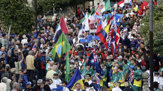La inauguraci&oacute;n de la final de las Series Mundiales del 2023 en Pontevedra reuni&oacute; a miles de deportistas y familiares
