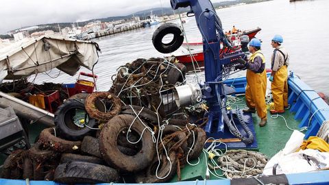 Residuos recogidos del mar en Ribeira, en una foto de archivo
