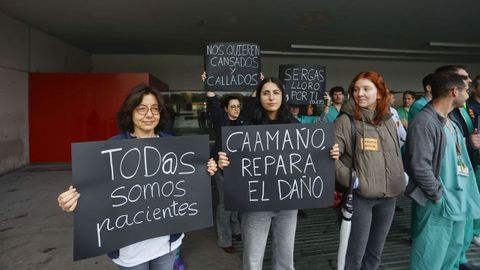 Concentraci�n de m�dicos en el HULA durante la huelga el pasado mes de febrero.