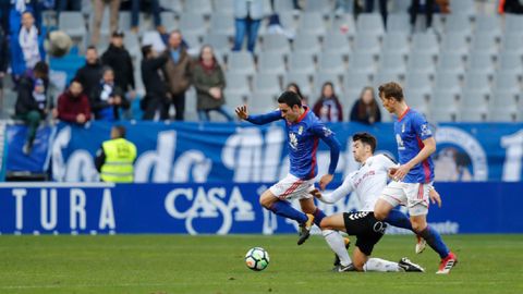 Folch Hidi Real Oviedo Albacete Carlos Tartiere.Hidi y Folch luchan por un balon