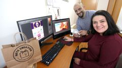 Jessica Mello y Juan Jos� Cores, en el taller de productos hechos a mano que montaron en casa.