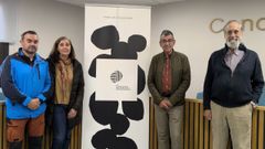 La iniciativa fue presentada por Elisa Pereira y Luis Fernndez Guitin (a izquierda y derecha del cartel, respectivamente) y por responsables de la Casa Grande de Rosende
