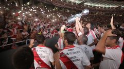 Los jugadores del River celebran la Copa conquistada.