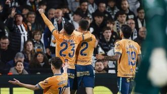 Los jugadores del Racing de Santander, celebrando la victoria contra el Castell�n en Castalia