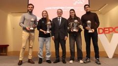 Miguel Rom�n -cuyo premio recogi� Sergio- y Luchi Fern�ndez fueron los mejores futbolistas; Mar�a Gonz�lez y Quique G�mez, los m�s destacados en f�tbol sala.