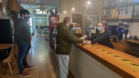 Imagen de archivo de una cafeter�a durante las restricciones