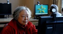 China gasta mucho en pensiones porque las mujeres se jubilan con 55 a�os y los hombres, con 60. <span lang= es-es >e. c.</span>