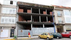 Un edificio sin terminar en Vilagarc�a. 