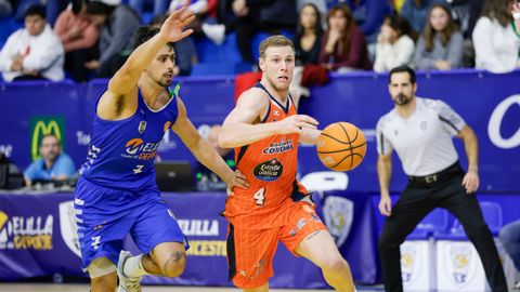 Jorgensen, del Leyma, conduce una posesi&oacute;n