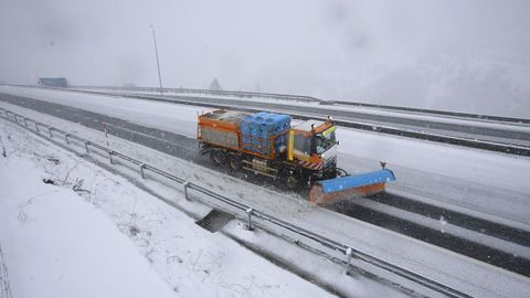 Quitanieves en la autov�a A-6