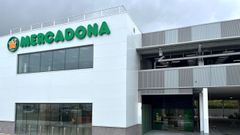 La fachada del supermercado naron�s tras la reforma.