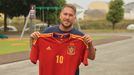 Jorge Matamoros muestra en Foz la camiseta de la seleccin espaola, que defendi en 15 ocasiones.