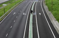 La autopista de acceso a Oviedo, cerrado a los veh�culos.