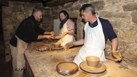 Obradoiros de barro en el Ecomuseo Forno do Forte de Bu�o