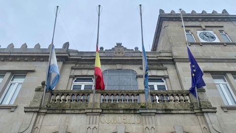 Banderas a media asta en el Concello de Marn