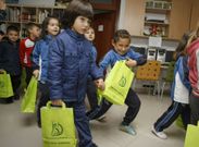 Los escolares isle�os acudieron a la biblioteca municipal para saber c�mo funciona. 
