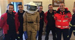 El GES de A Estrada recibi� tres trajes para la lucha contra esta avispa.