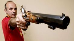 Miguel Colmenares aprieta el gatillo del cominazo con el que se proclam� campe�n del mundo en Alemania.