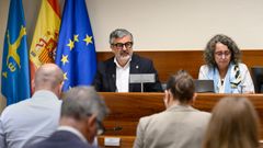 .El consejero de Movilidad, Medio Ambiente y Gesti�n de Emergencias, Alejandro Calvo (c), comparece ante la Junta General para informar de la zona de actividades log�sticas e industriales de Asturias (Zalia) y de las infraestructuras pendientes de ejecuci�n en el Principado, esta ma�ana de martes en Oviedo