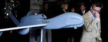 El ministro de Defensa, Thomas de Maizi�re, est� contra las cuerdas por el esc�ndalo de los drones.