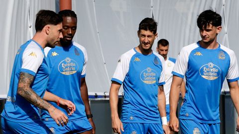 Jos� �ngel, Moha Bouldini, Sergio Escudero y Charlie Pati�o durante un entrenamiento del pasado verano en la ciudad deportiva de Abegondo