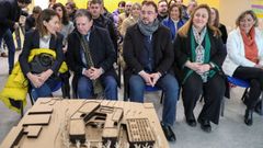 El presidente del Principado, Adri�n Barb�n (3d), y el alcalde de Oviedo, Alfredo Canteli (2i) asistieron este jueves al inicio de las obras de construcci�n del nuevo Instituto de Educaci�n Secundaria (IES) de La Corredoria. 