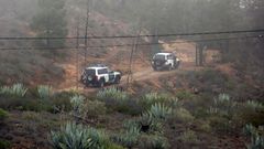 Un centenar de agentes participaron en la b�squeda de los cad�veres en un paraje de Tenerife con muchas dificultades orogr�ficas. Finalmente fueron hallados en el interior de una cueva