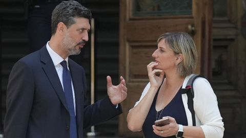 La exconsejera de Salud de la Generalitat Alba Verg�s, y su abogado Mariano Berg�s, a su llegada a la Audiencia de Barcelona.