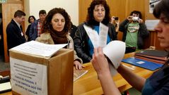 Presentaci�n de firmas contra el plan de ajuste