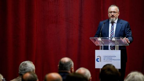  El presidente de la Confederaci�n Asturiana de la Construcci�n, Joel Garc�a da un discurso tras la asamblea general y electoral de la patronal de la construcci�n