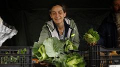 Dolores Porto, no mercado de Betanzos, onde vende os produtos ecol�xicos que cultiva en Irixoa