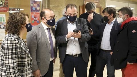 Antonio L�pez (segundo por la izquierda) en el momento de su reelecci�n