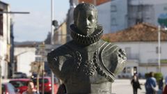 Un busto dedicado al s�ptimo conde de Lemos en la plaza de la Compa��a de Monforte