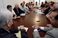 Alcaldes mari�anos (muchos de ellos en la foto) ven negativo reducir competencias a los concellos.